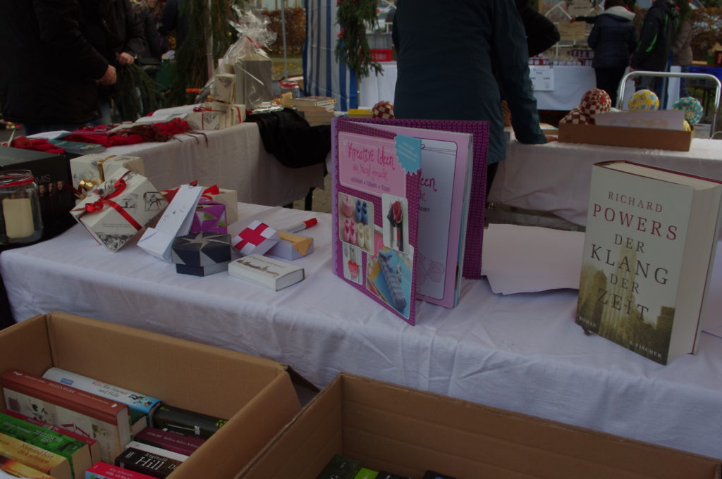 Stand auf dem Weihnachtsmarkt 2016, Auslage